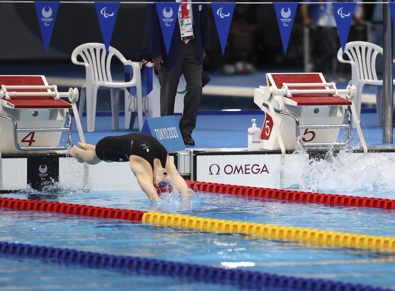 Bethany Firth backstroke start [credit: imagecomms / ParalympicsGB]