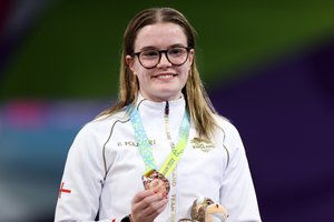 Amy Rollinson 1m Springboard BRONZE Birmingham 2022.jpg