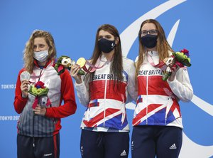 Bethany Firth GOLD Jessica-Jane Applegate BRONZE S14 100m Back Tokyo 2020 [Paralympics GB]