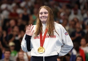 Poppy Maskill S14 100m Butterfly GOLD podium wave Paris 2024