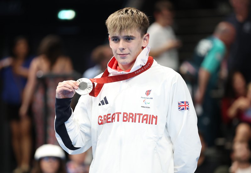 Rhys Darbey SM14 200m IM podium SILVER Paris 2024