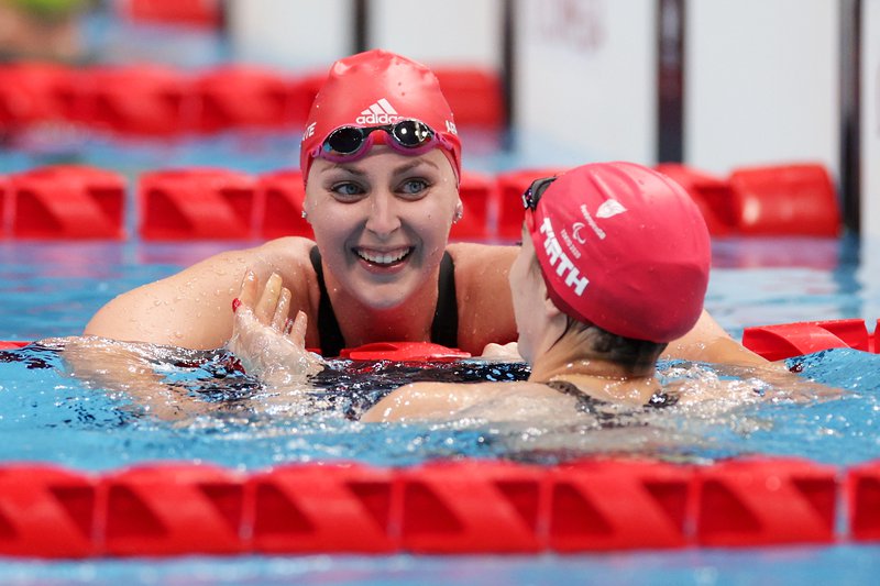 Jessica-Jane Applegate Bethany Firth celebrate bronze silver S14 200m Free Tokyo 2020