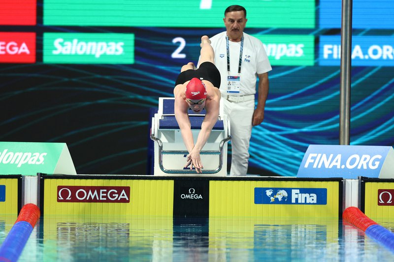 Laura Stephens dives in 100m Fly Budapest 2022