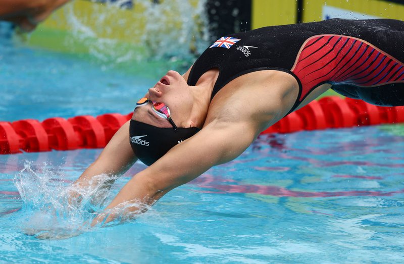 Lauren Cox backstroke start 50m Back Rome 2022.JPG