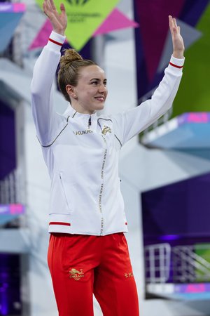 Lois Toulson podium wave Birmingham 2022.jpg