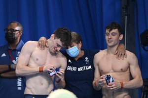 Matty Lee Jane Figueiredo Tom Daley 10m Synchro celebrations Tokyo 2020