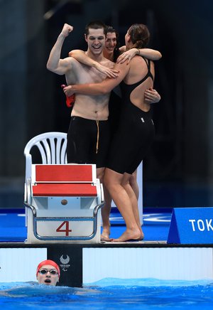 Mixed S14 4x100m Freestyle Relay GOLD celebrations [Getty]