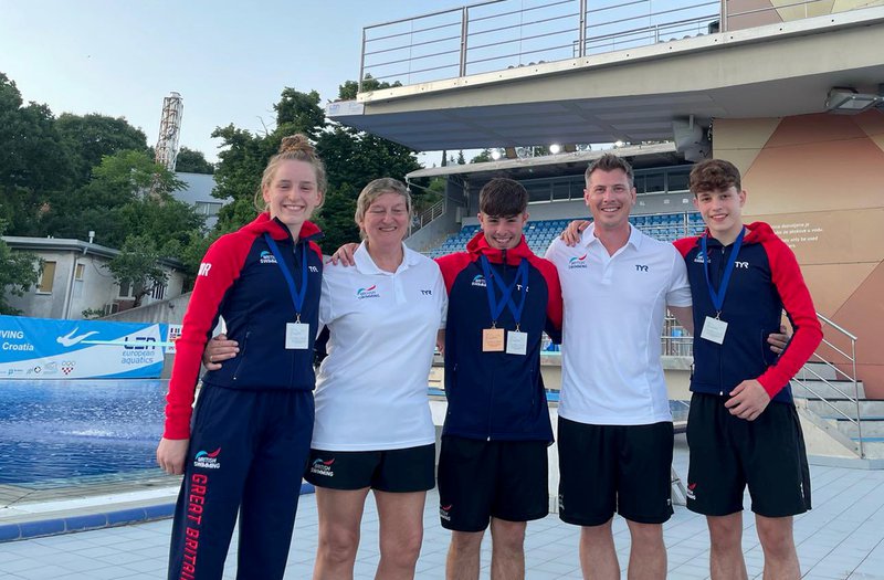 Tilly Brown (left) with Lindsey Fraser (second left)